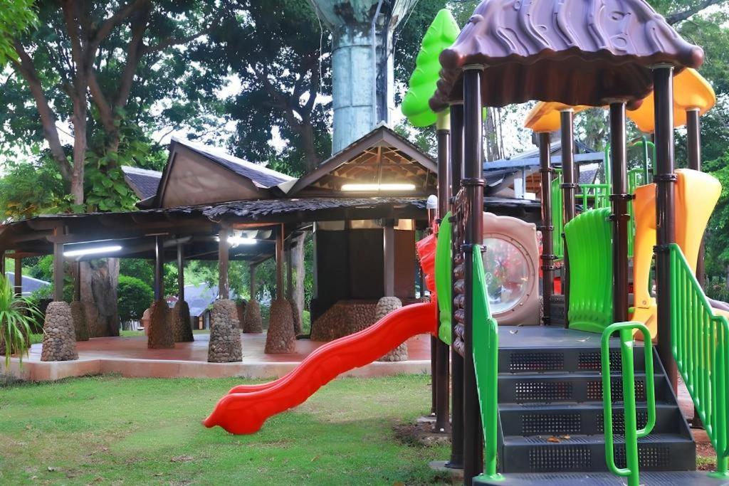 Putri Duyung Ancol Hotel Джакарта Екстериор снимка