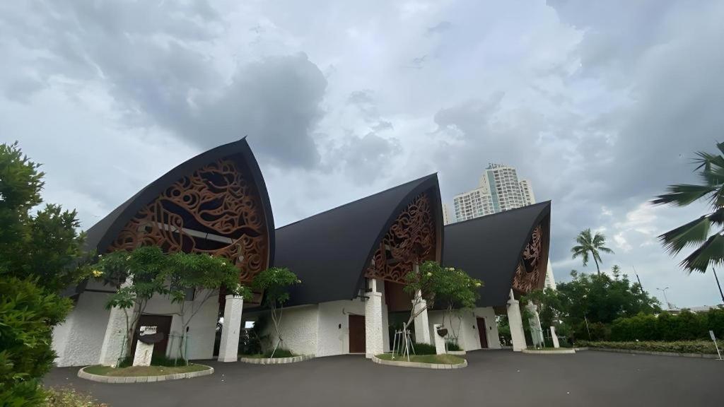 Putri Duyung Ancol Hotel Джакарта Екстериор снимка
