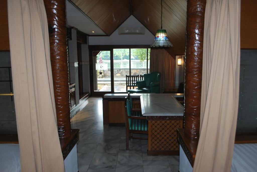 Putri Duyung Ancol Hotel Джакарта Екстериор снимка