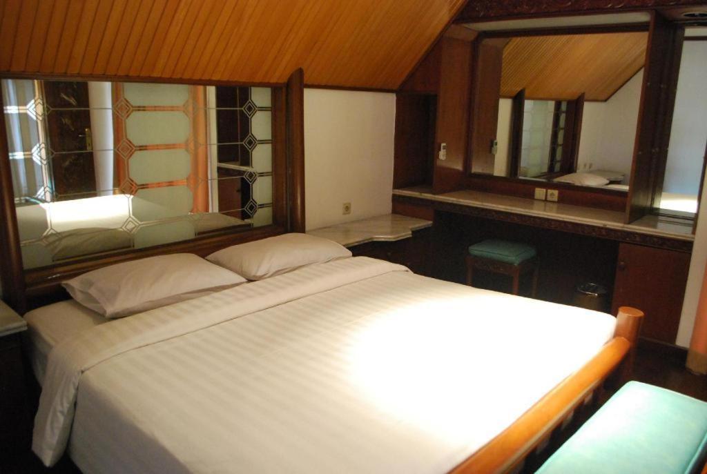 Putri Duyung Ancol Hotel Джакарта Екстериор снимка